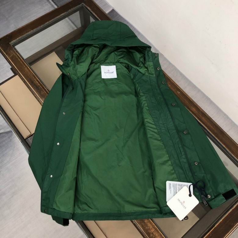 Les vestes Moncler allient élégance et modernité. Leur design sophistiqué et leurs matériaux haut de gamme en font un choix incontournable.pas cher.le moins cher.