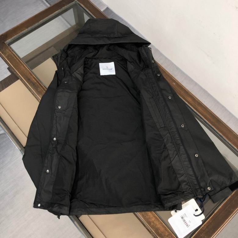 Les vestes Moncler allient élégance et modernité. Leur design sophistiqué et leurs matériaux haut de gamme en font un choix incontournable.pas cher.le moins cher.