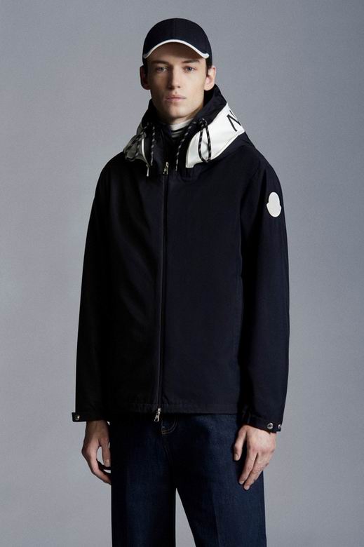 Les vestes Moncler allient élégance et modernité. Leur design sophistiqué et leurs matériaux haut de gamme en font un choix incontournable.pas cher.le moins cher.