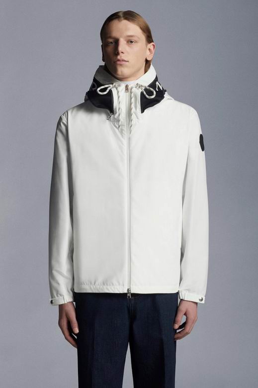 Les vestes Moncler allient élégance et modernité. Leur design sophistiqué et leurs matériaux haut de gamme en font un choix incontournable.pas cher.le moins cher.