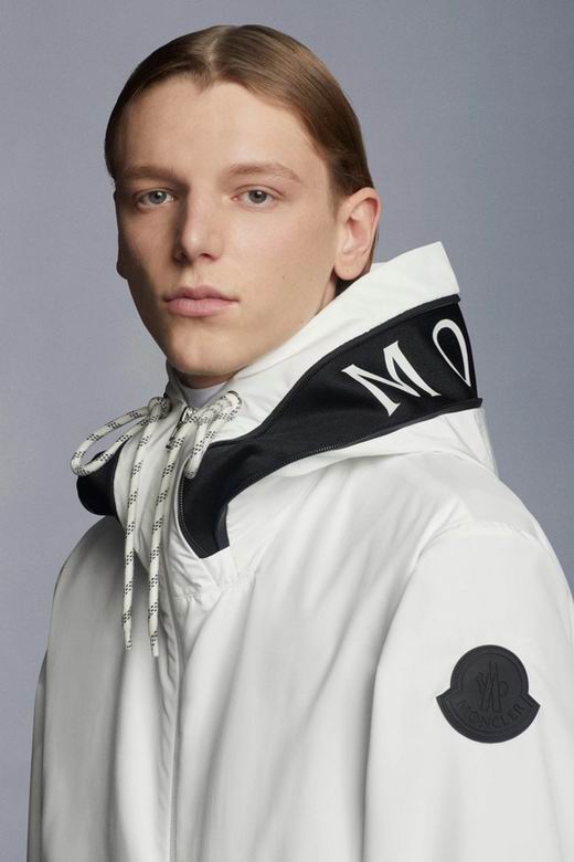 Les vestes Moncler allient élégance et modernité. Leur design sophistiqué et leurs matériaux haut de gamme en font un choix incontournable.pas cher.le moins cher.