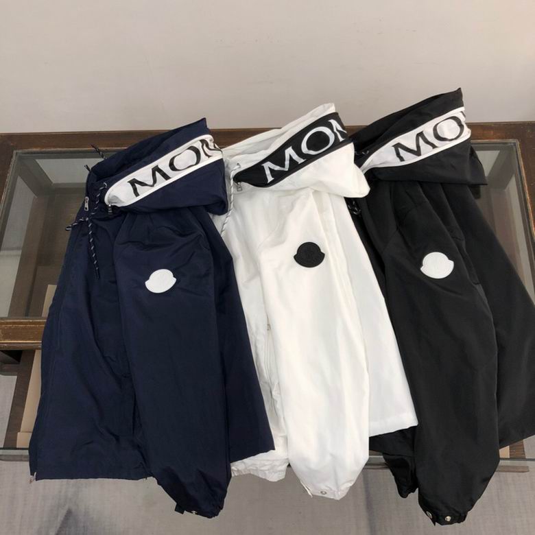 Les vestes Moncler allient élégance et modernité. Leur design sophistiqué et leurs matériaux haut de gamme en font un choix incontournable.pas cher.le moins cher.