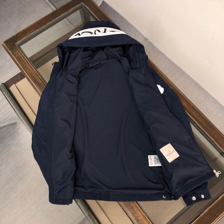 Les vestes Moncler allient élégance et modernité. Leur design sophistiqué et leurs matériaux haut de gamme en font un choix incontournable.pas cher.le moins cher.