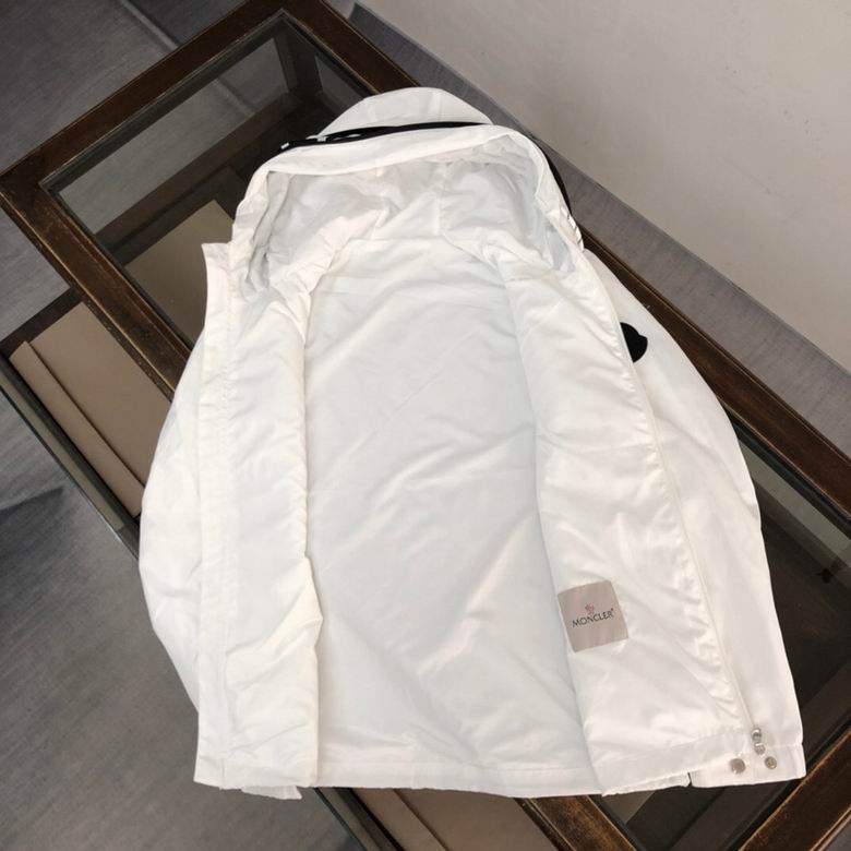 Les vestes Moncler allient élégance et modernité. Leur design sophistiqué et leurs matériaux haut de gamme en font un choix incontournable.pas cher.le moins cher.