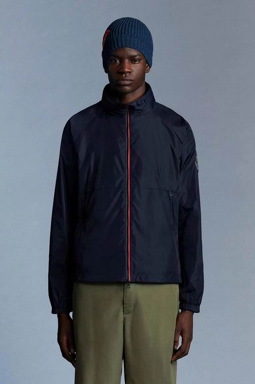 Les vestes Moncler allient élégance et modernité. Leur design sophistiqué et leurs matériaux haut de gamme en font un choix incontournable.pas cher.le moins cher.