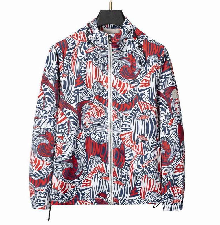 Les vestes Moncler allient élégance et modernité. Leur design sophistiqué et leurs matériaux haut de gamme en font un choix incontournable.pas cher.le moins cher.
