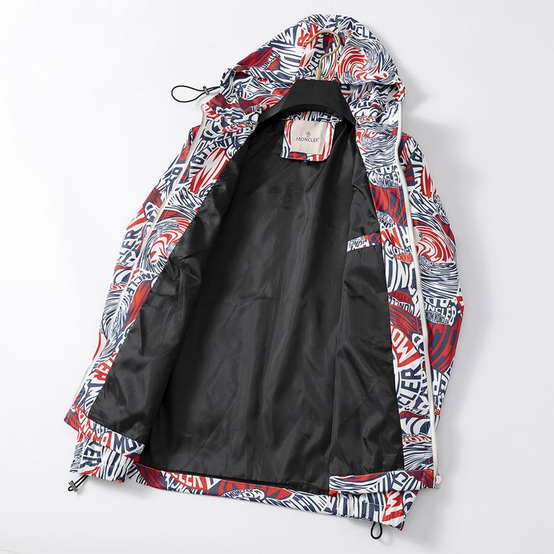 Les vestes Moncler allient élégance et modernité. Leur design sophistiqué et leurs matériaux haut de gamme en font un choix incontournable.pas cher.le moins cher.