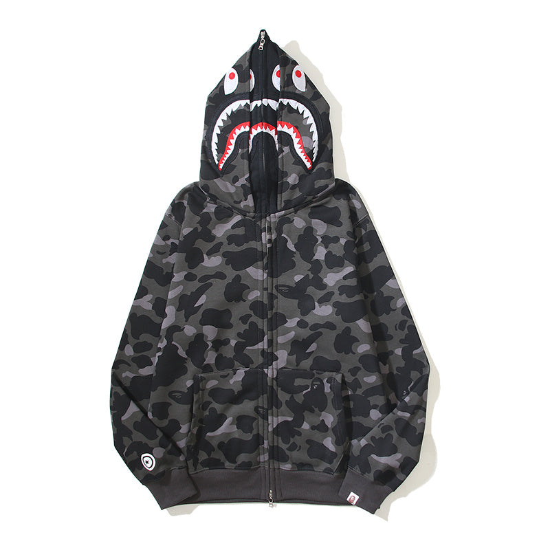 Les sweats Bape Sta pour homme incarnent l’essence du streetwear avec un design audacieux et reconnaissable, propre à la marque A Bathing Ape (Bape).
