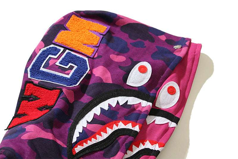 Les sweats Bape Sta pour homme incarnent l’essence du streetwear avec un design audacieux et reconnaissable, propre à la marque A Bathing Ape (Bape).