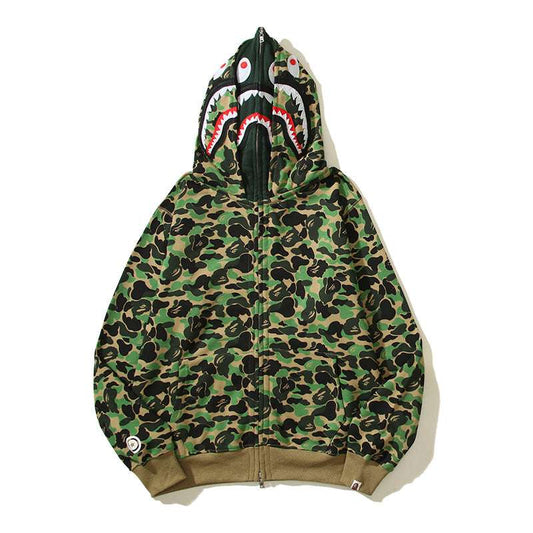 Les sweats Bape Sta pour homme incarnent l’essence du streetwear avec un design audacieux et reconnaissable, propre à la marque A Bathing Ape (Bape).