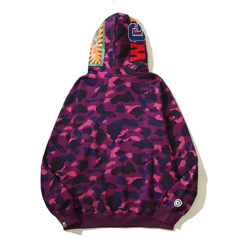 Les sweats Bape Sta pour homme incarnent l’essence du streetwear avec un design audacieux et reconnaissable, propre à la marque A Bathing Ape (Bape).