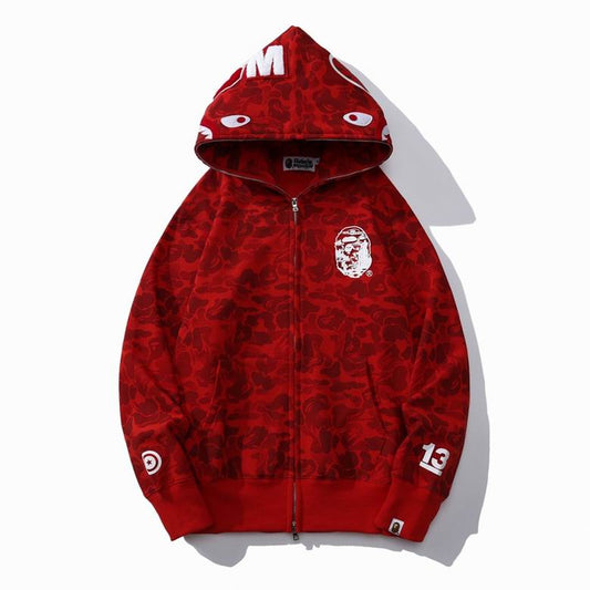 Les sweats Bape Sta pour homme incarnent l’essence du streetwear avec un design audacieux et reconnaissable, propre à la marque A Bathing Ape (Bape).