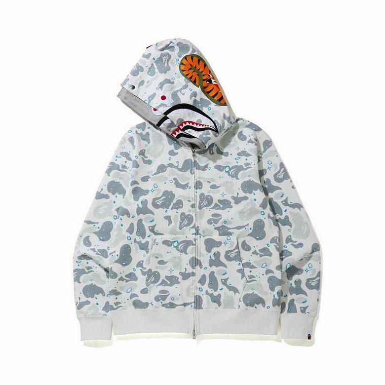 Les sweats Bape Sta pour homme incarnent l’essence du streetwear avec un design audacieux et reconnaissable, propre à la marque A Bathing Ape (Bape).