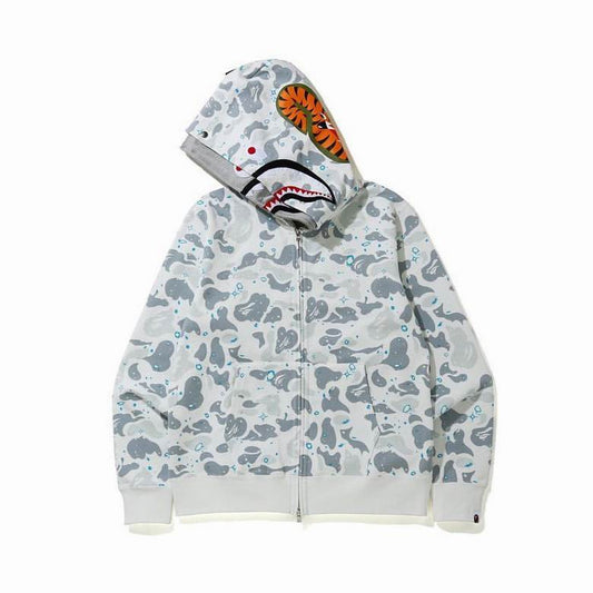 Les sweats Bape Sta pour homme incarnent l’essence du streetwear avec un design audacieux et reconnaissable, propre à la marque A Bathing Ape (Bape).