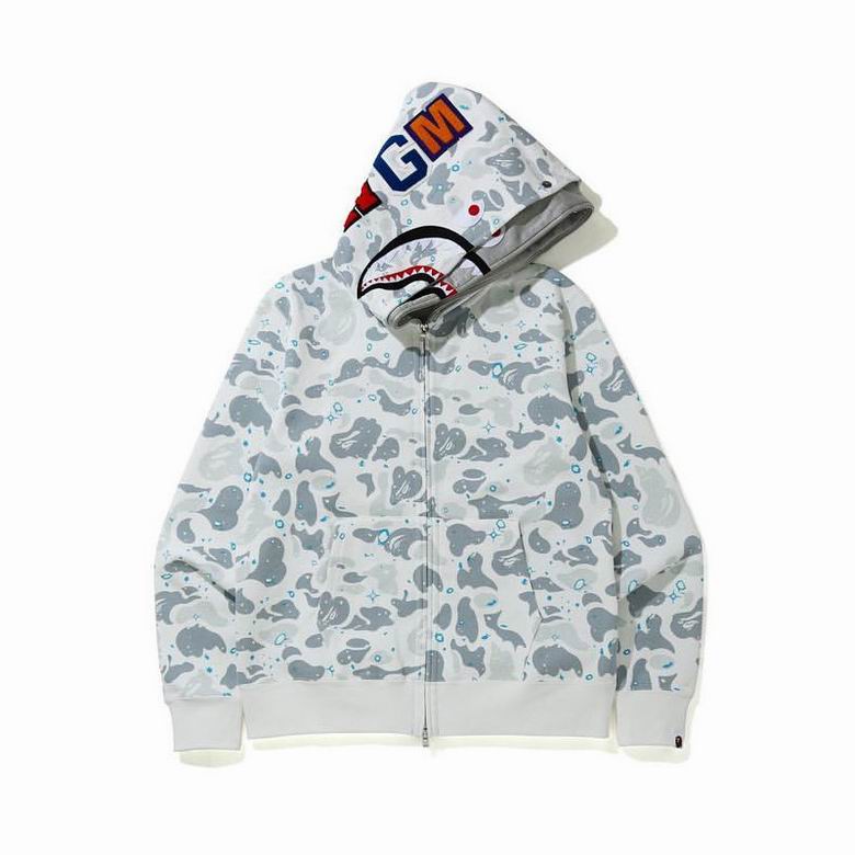 Les sweats Bape Sta pour homme incarnent l’essence du streetwear avec un design audacieux et reconnaissable, propre à la marque A Bathing Ape (Bape).