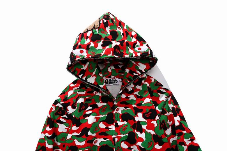 Les sweats Bape Sta pour homme incarnent l’essence du streetwear avec un design audacieux et reconnaissable, propre à la marque A Bathing Ape (Bape).