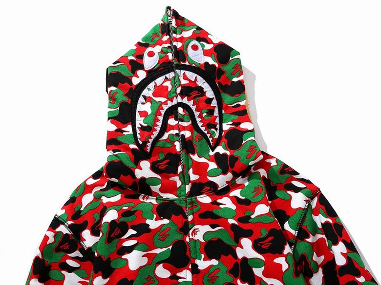 Les sweats Bape Sta pour homme incarnent l’essence du streetwear avec un design audacieux et reconnaissable, propre à la marque A Bathing Ape (Bape).