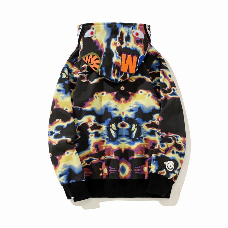 Les sweats Bape Sta pour homme incarnent l’essence du streetwear avec un design audacieux et reconnaissable, propre à la marque A Bathing Ape (Bape).