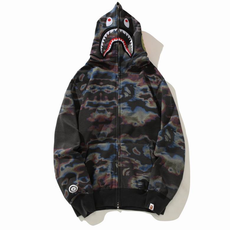 Les sweats Bape Sta pour homme incarnent l’essence du streetwear avec un design audacieux et reconnaissable, propre à la marque A Bathing Ape (Bape).