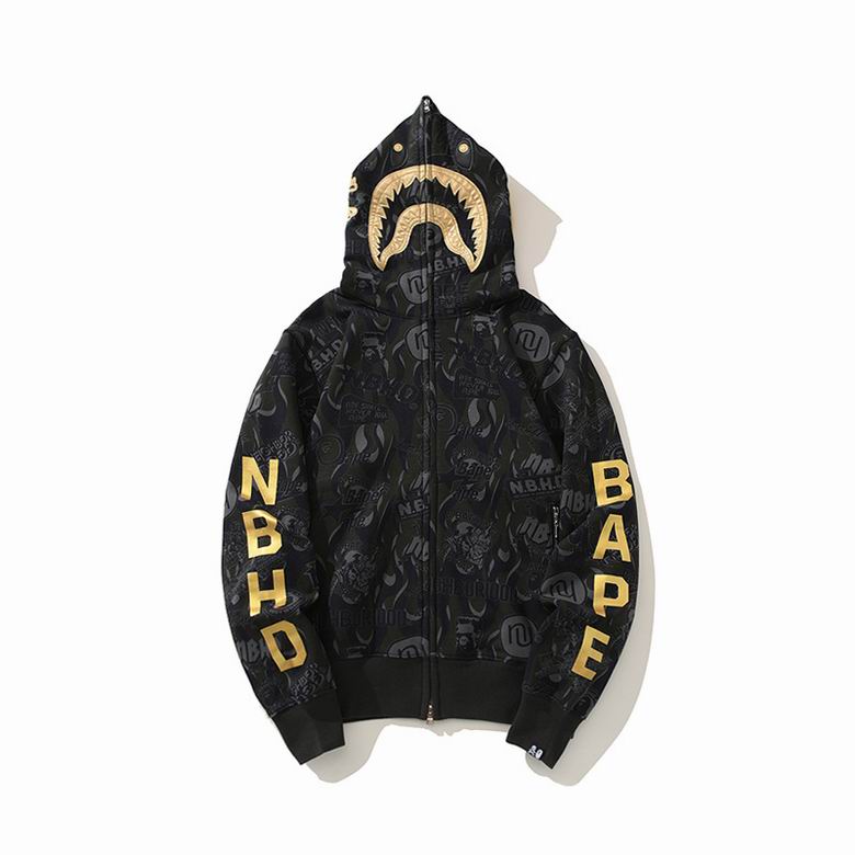 Les sweats Bape Sta pour homme incarnent l’essence du streetwear avec un design audacieux et reconnaissable, propre à la marque A Bathing Ape (Bape).
