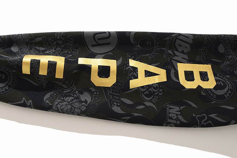 Les sweats Bape Sta pour homme incarnent l’essence du streetwear avec un design audacieux et reconnaissable, propre à la marque A Bathing Ape (Bape).