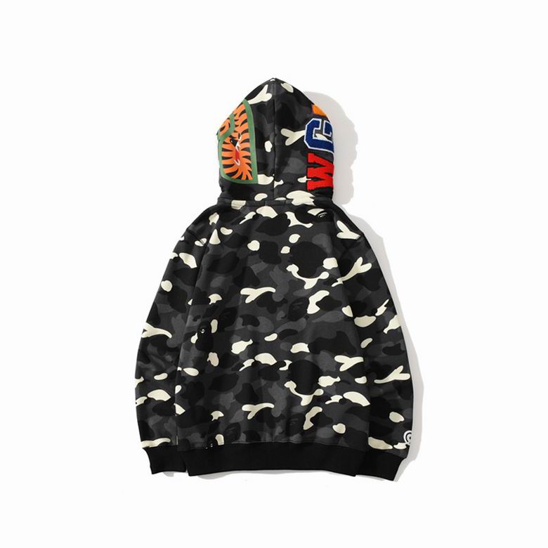 Les sweats Bape Sta pour homme incarnent l’essence du streetwear avec un design audacieux et reconnaissable, propre à la marque A Bathing Ape (Bape).