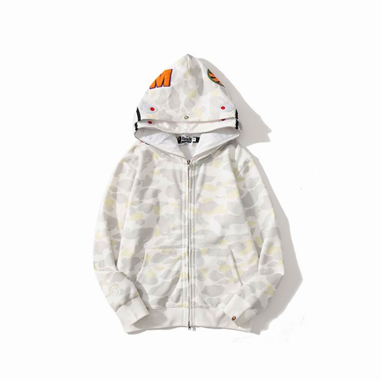 Les sweats Bape Sta pour homme incarnent l’essence du streetwear avec un design audacieux et reconnaissable, propre à la marque A Bathing Ape (Bape).