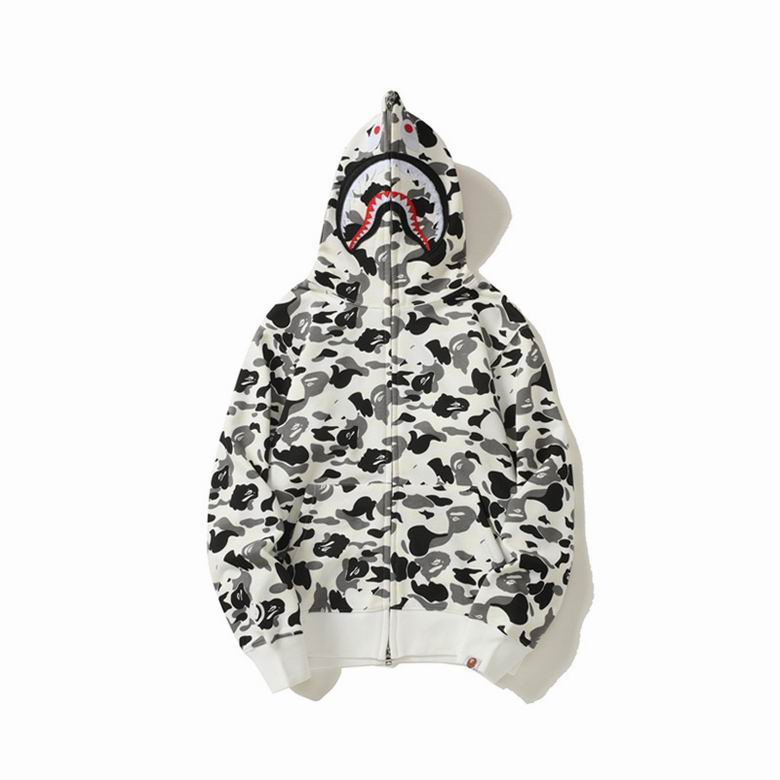 Les sweats Bape Sta pour homme incarnent l’essence du streetwear avec un design audacieux et reconnaissable, propre à la marque A Bathing Ape (Bape).