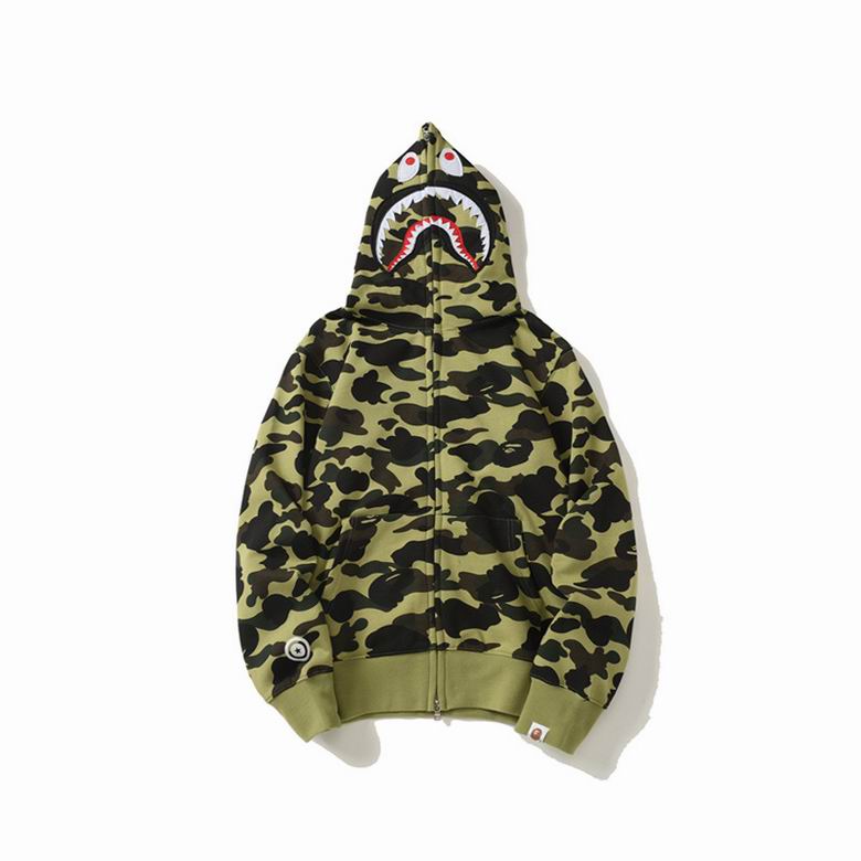 Les sweats Bape Sta pour homme incarnent l’essence du streetwear avec un design audacieux et reconnaissable, propre à la marque A Bathing Ape (Bape).