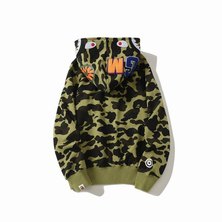 Les sweats Bape Sta pour homme incarnent l’essence du streetwear avec un design audacieux et reconnaissable, propre à la marque A Bathing Ape (Bape).