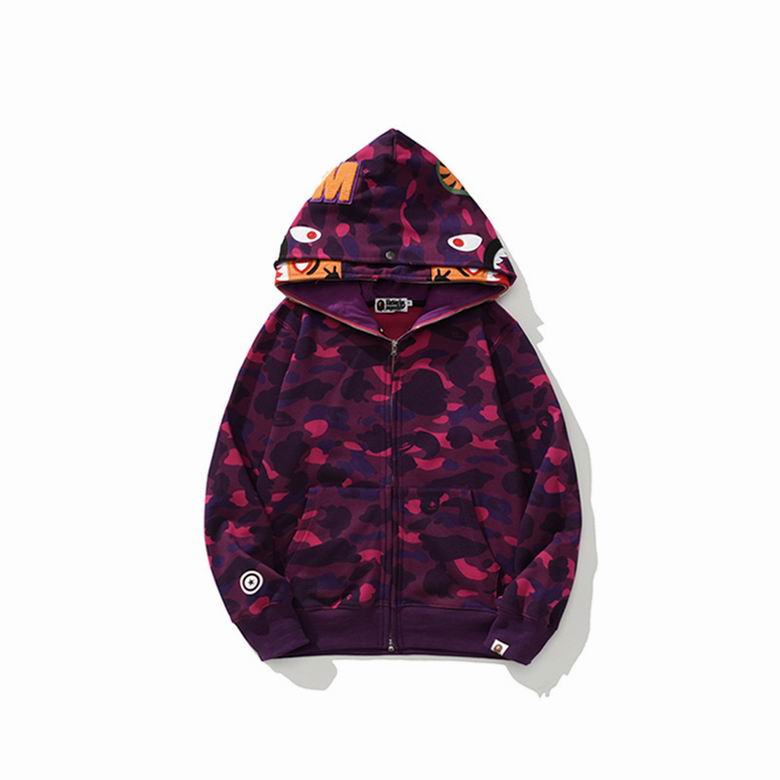 Les sweats Bape Sta pour homme incarnent l’essence du streetwear avec un design audacieux et reconnaissable, propre à la marque A Bathing Ape (Bape).