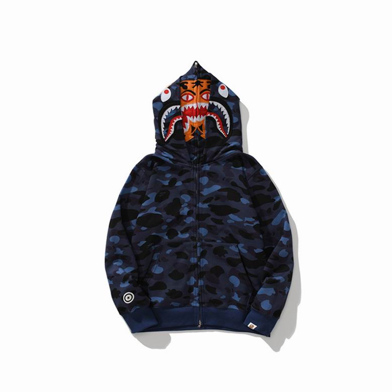 Les sweats Bape Sta pour homme incarnent l’essence du streetwear avec un design audacieux et reconnaissable, propre à la marque A Bathing Ape (Bape).
