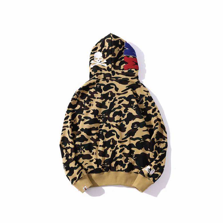 Les sweats Bape Sta pour homme incarnent l’essence du streetwear avec un design audacieux et reconnaissable, propre à la marque A Bathing Ape (Bape).
