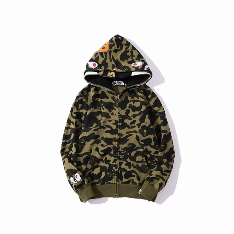 Les sweats Bape Sta pour homme incarnent l’essence du streetwear avec un design audacieux et reconnaissable, propre à la marque A Bathing Ape (Bape).