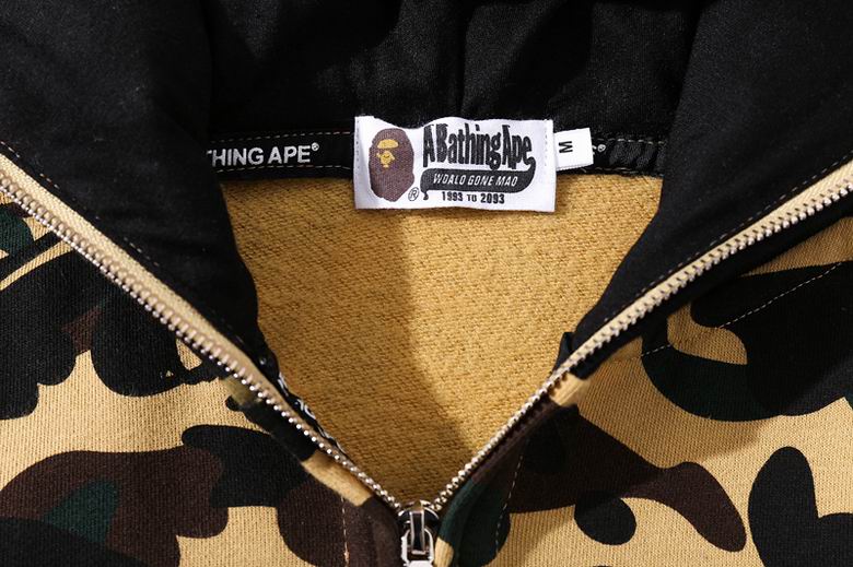 Les sweats Bape Sta pour homme incarnent l’essence du streetwear avec un design audacieux et reconnaissable, propre à la marque A Bathing Ape (Bape).