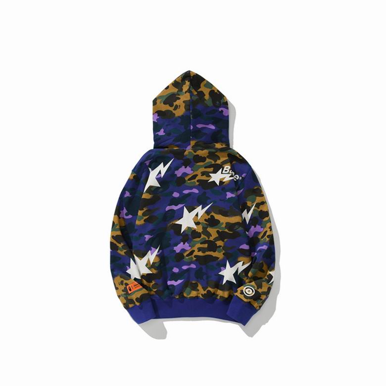 Les sweats Bape Sta pour homme incarnent l’essence du streetwear avec un design audacieux et reconnaissable, propre à la marque A Bathing Ape (Bape).
