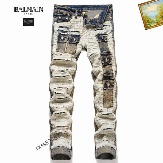 Les jeans Balmain pour homme allient sophistication et caractère, incarnant parfaitement l’ADN luxueux et avant-gardiste de la marque.