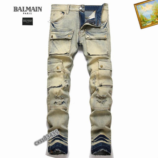 Les jeans Balmain pour homme allient sophistication et caractère, incarnant parfaitement l’ADN luxueux et avant-gardiste de la marque.