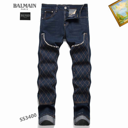 Les jeans Balmain pour homme allient sophistication et caractère, incarnant parfaitement l’ADN luxueux et avant-gardiste de la marque.