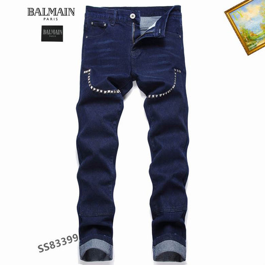 Les jeans Balmain pour homme allient sophistication et caractère, incarnant parfaitement l’ADN luxueux et avant-gardiste de la marque.