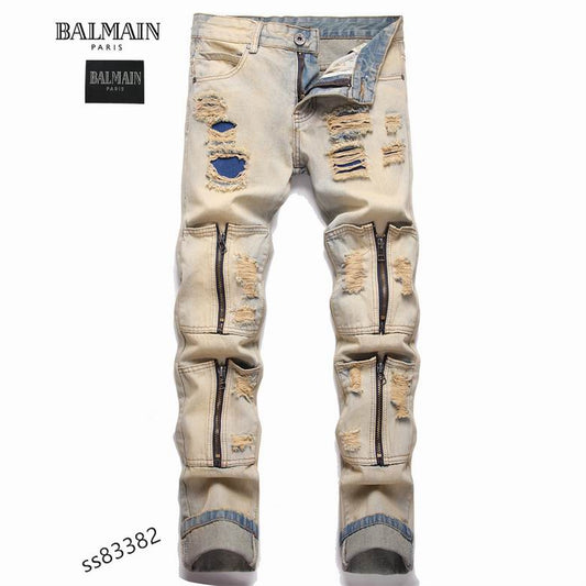 Les jeans Balmain pour homme allient sophistication et caractère, incarnant parfaitement l’ADN luxueux et avant-gardiste de la marque.