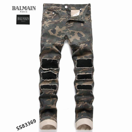 Les jeans Balmain pour homme allient sophistication et caractère, incarnant parfaitement l’ADN luxueux et avant-gardiste de la marque.