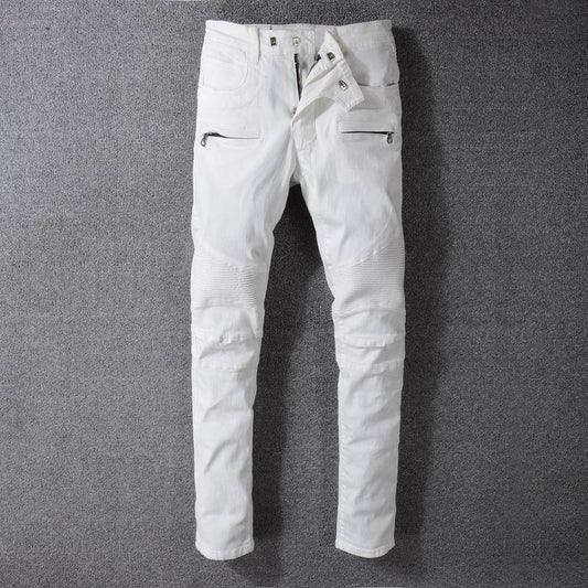 Les jeans Balmain pour homme allient sophistication et caractère, incarnant parfaitement l’ADN luxueux et avant-gardiste de la marque.