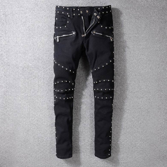 Les jeans Balmain pour homme allient sophistication et caractère, incarnant parfaitement l’ADN luxueux et avant-gardiste de la marque.