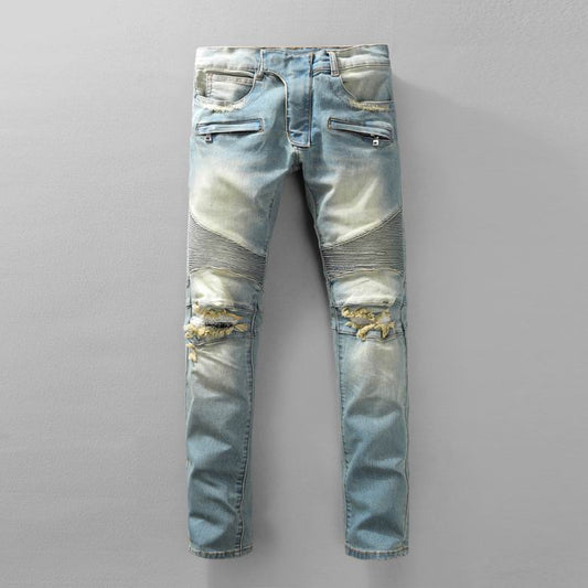 Les jeans Balmain pour homme allient sophistication et caractère, incarnant parfaitement l’ADN luxueux et avant-gardiste de la marque.