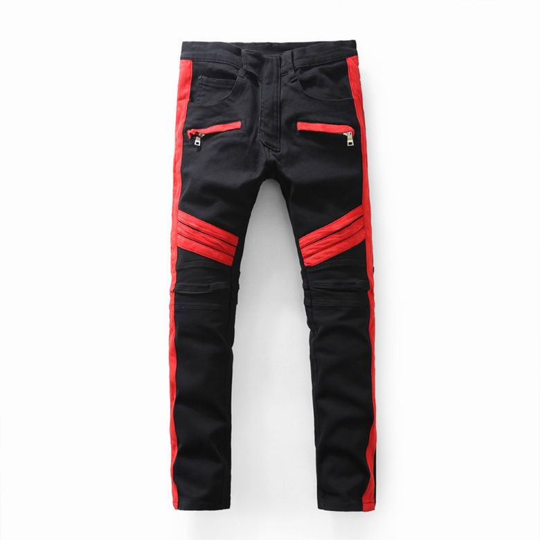 Les jeans Balmain pour homme allient sophistication et caractère, incarnant parfaitement l’ADN luxueux et avant-gardiste de la marque.