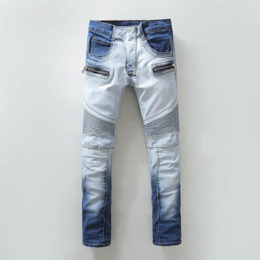 Les jeans Balmain pour homme allient sophistication et caractère, incarnant parfaitement l’ADN luxueux et avant-gardiste de la marque.