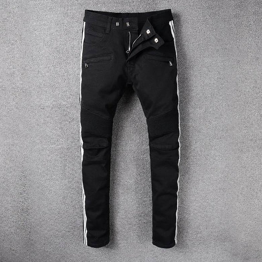 Les jeans Balmain pour homme allient sophistication et caractère, incarnant parfaitement l’ADN luxueux et avant-gardiste de la marque.