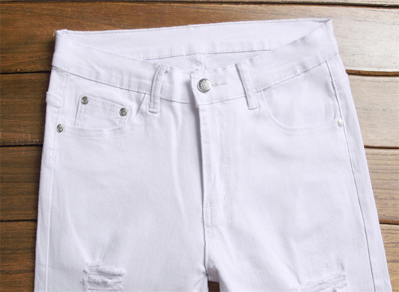 Les jeans Balmain pour homme allient sophistication et caractère, incarnant parfaitement l’ADN luxueux et avant-gardiste de la marque.