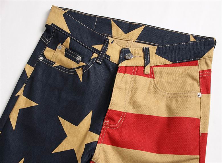 Les jeans Amiri pour homme allient sophistication et décontraction, incarnant parfaitement l’élégance intemporelle de la maison italienne.
